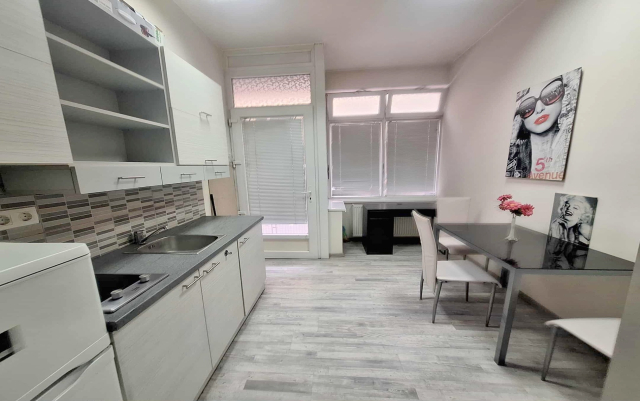 Eladó Üzlethelyiség Budapest VIII. kerület Józsefváros (Nagykörúton kívül)