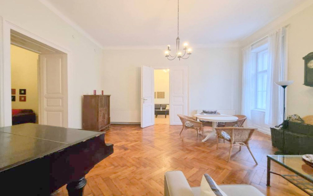 Eladó Tégla lakás Budapest VI. kerület Terézváros (Nagykörúton kívül)