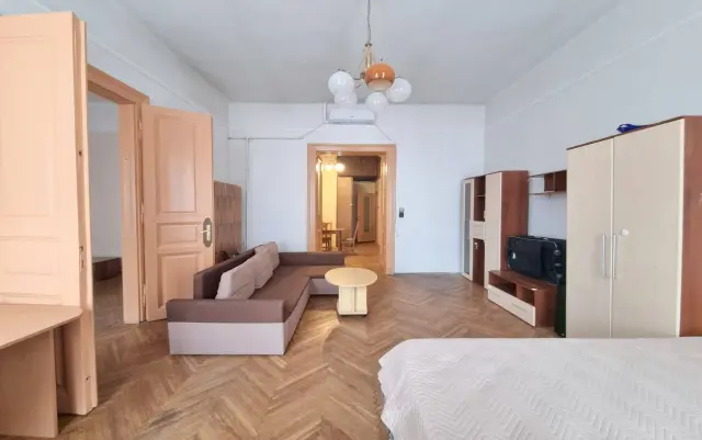 Eladó Tégla lakás Budapest VI. kerület Terézváros (Nagykörúton kívül)