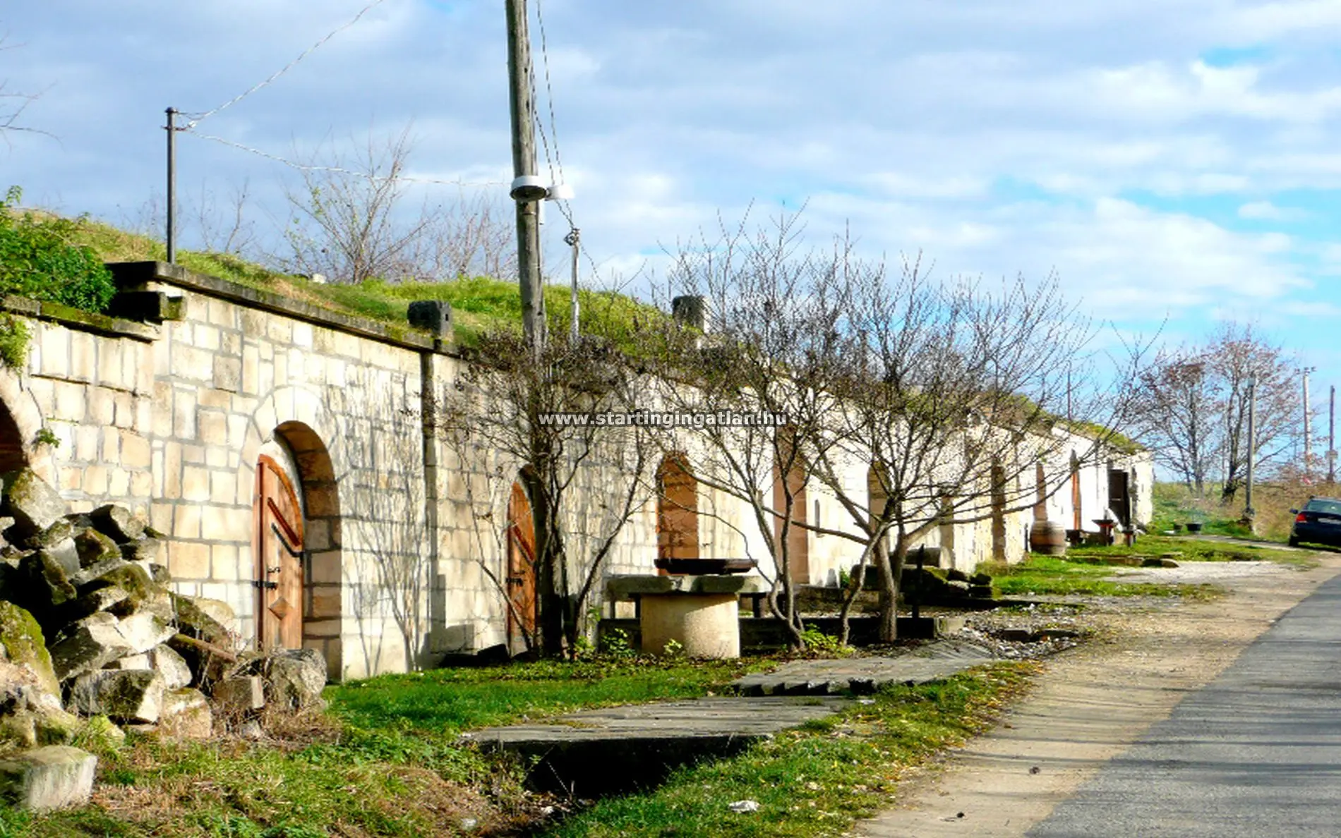 Eladó Üzlethelyiség Etyek, Sóskúti út fotó