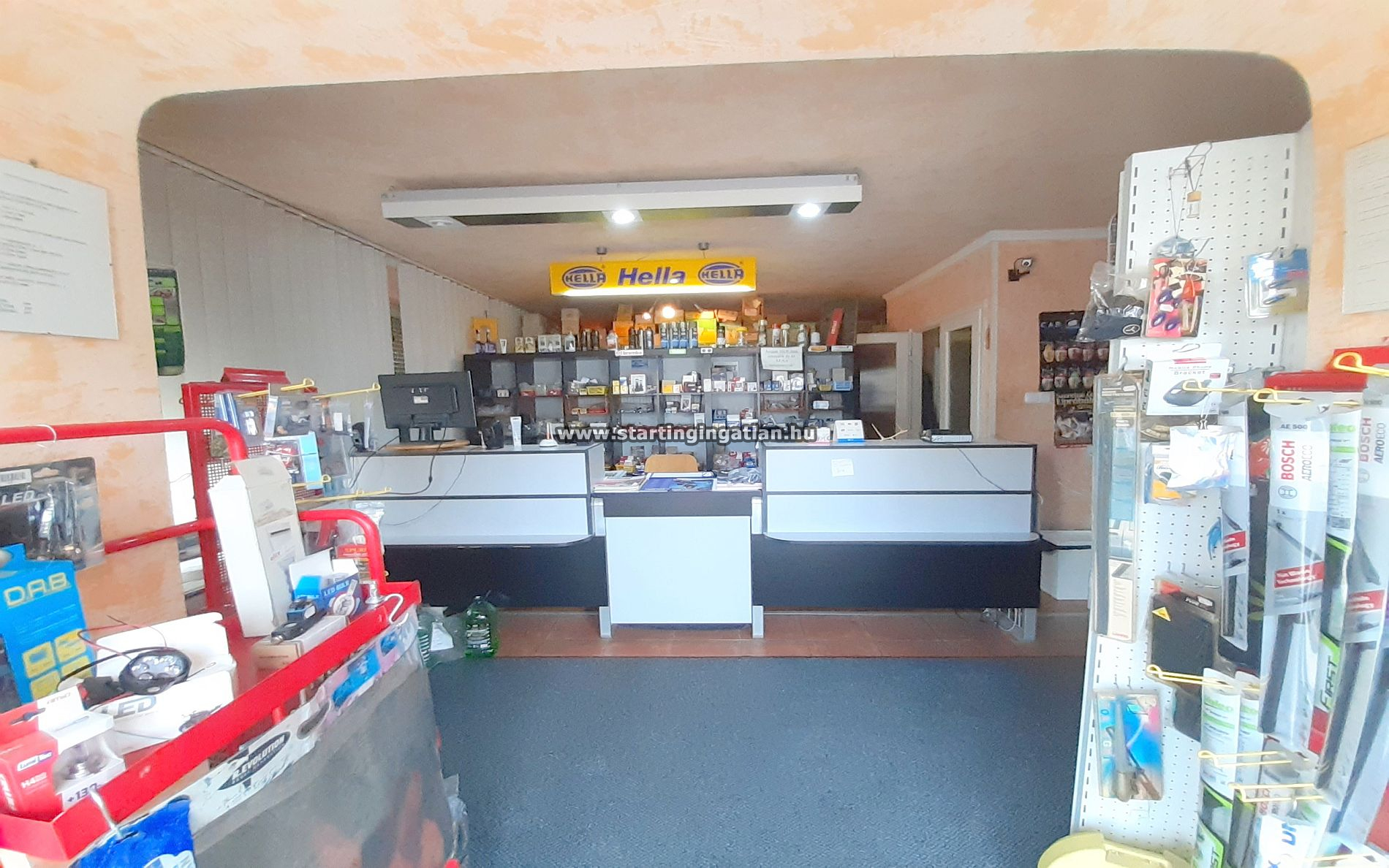 aaaaaaEladó Üzlethelyiség Vecsés