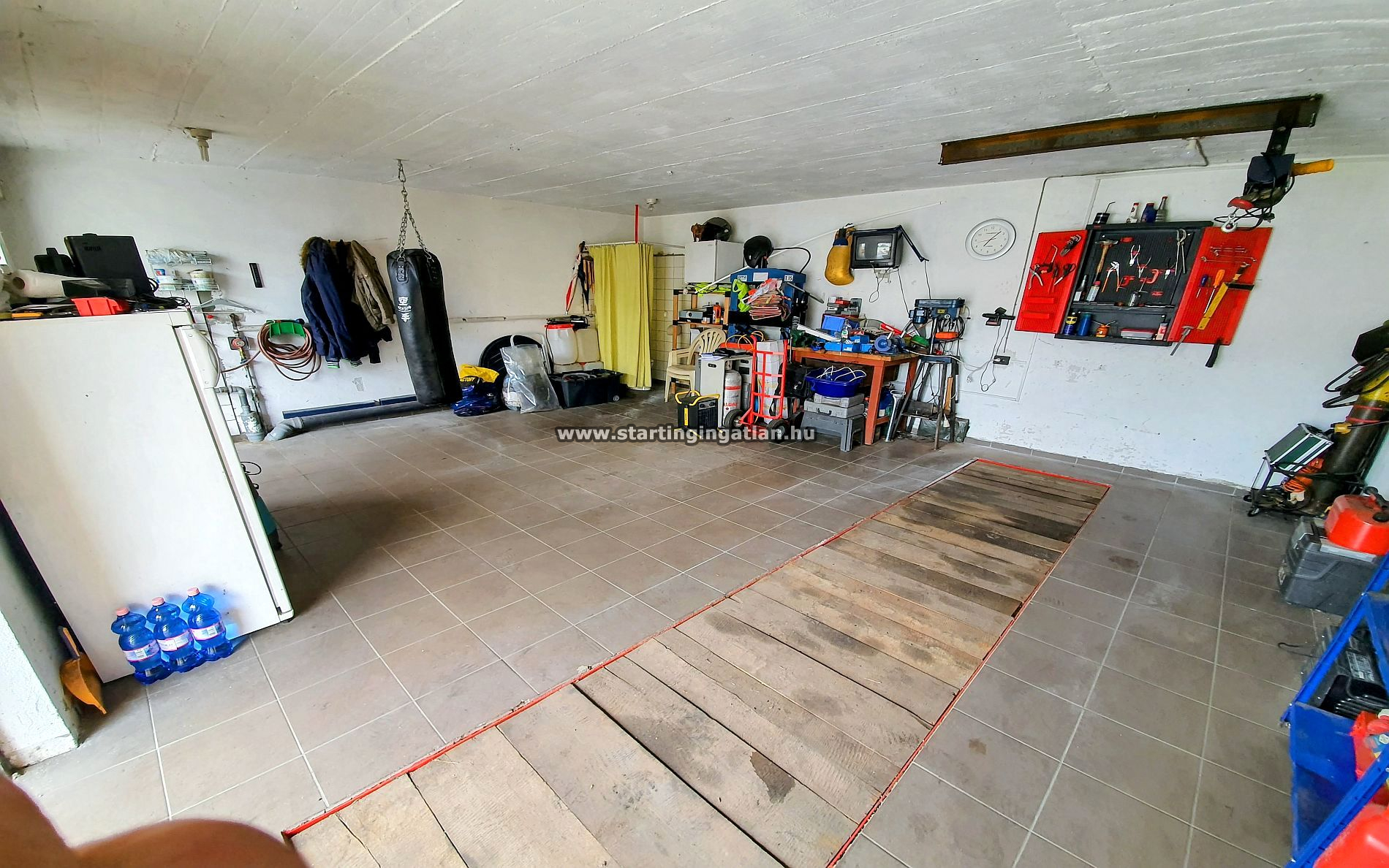 Budapest III. kerület Garázs Eladó