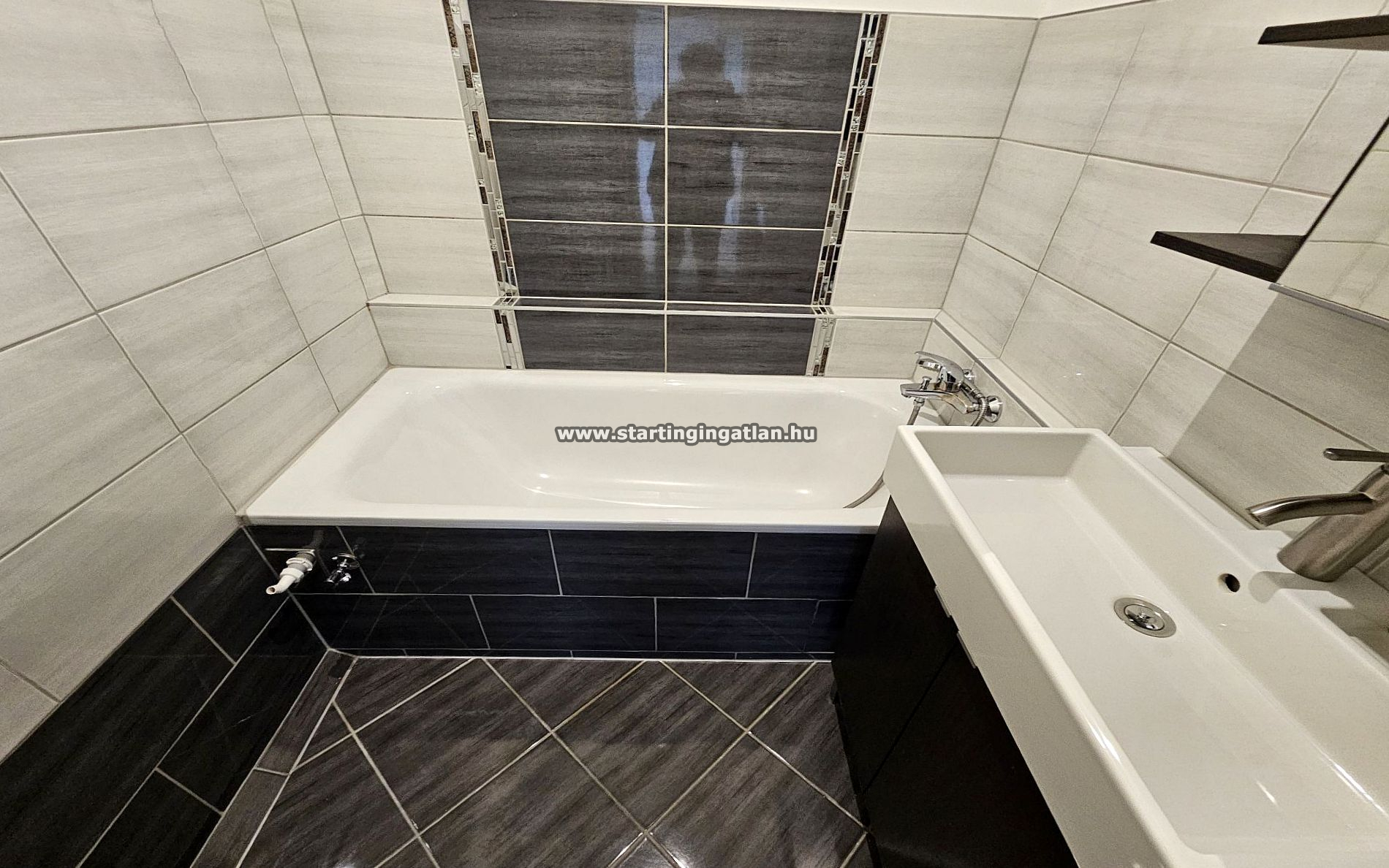 aaaaaaEladó Panel lakás Budapest III. kerület