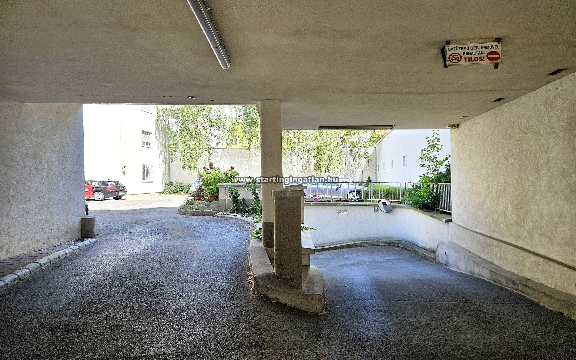 Budapest IV. kerület Garázs Eladó