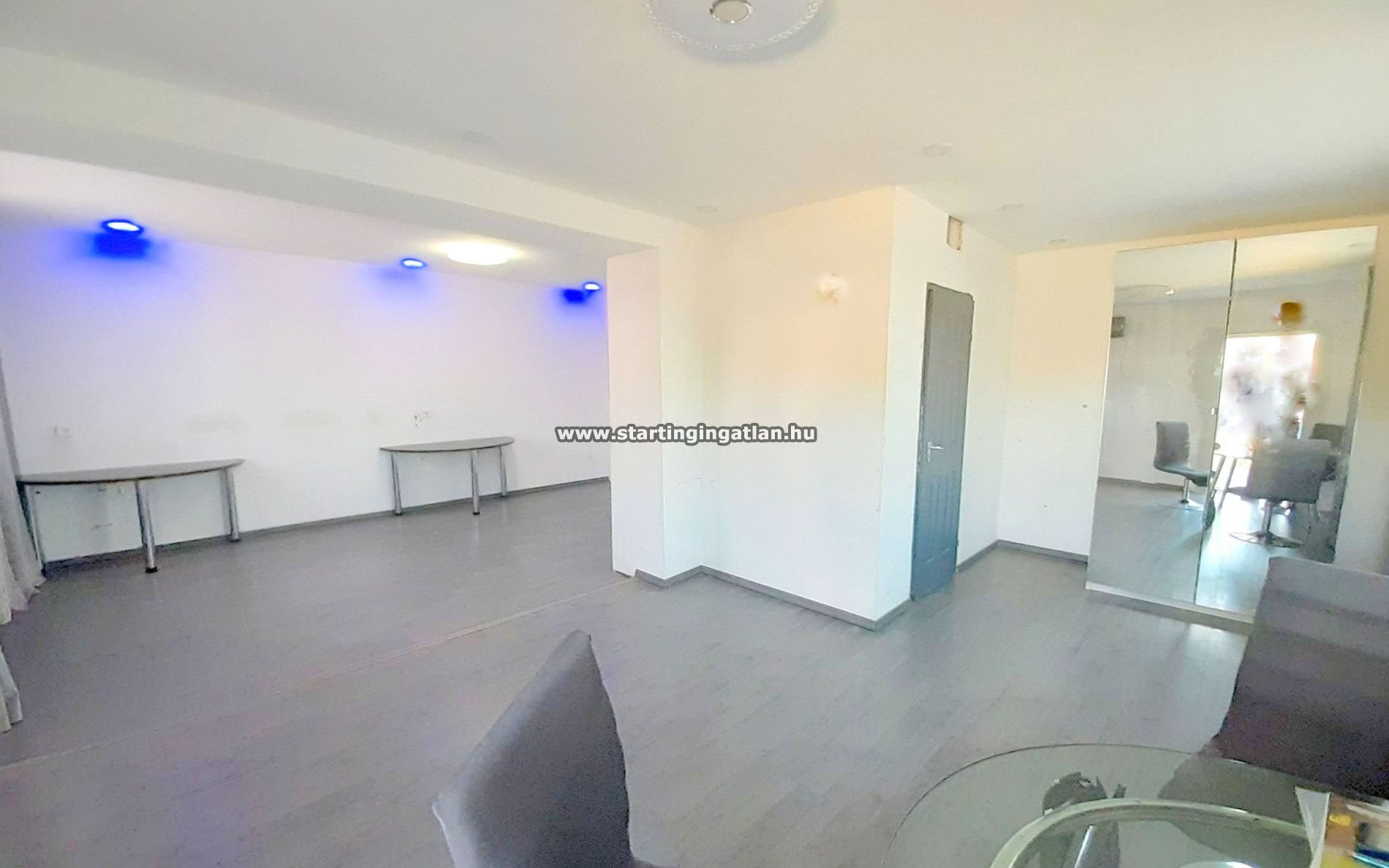 Üllő Üzlethelyiség Eladó